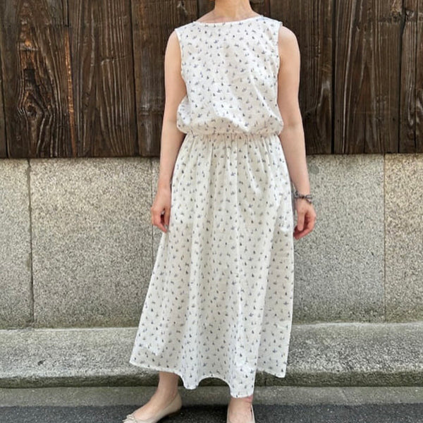 ノースリーブワンピース
使用生地：リバティ タナローン
着用モデル 160cm