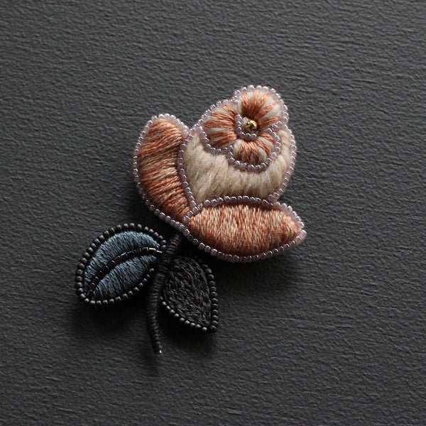 小林彩乃 『花の刺繡こもの』キット ローズ
