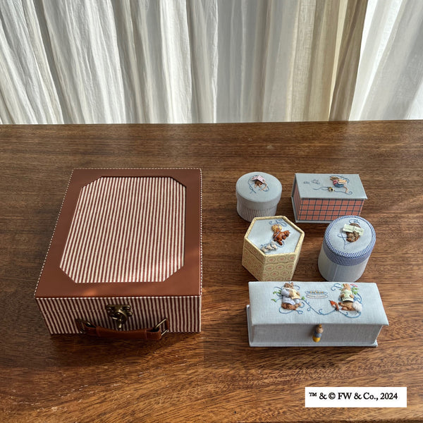 トランクボックスサイズ：横19cm、縦24cm、高さ：8㎝　本革を使用します。