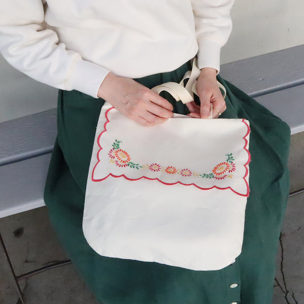 スカラップ刺繍飾りのバッグ