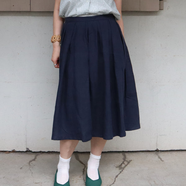 【タックスカート】全体がタックのすっきりシルエット