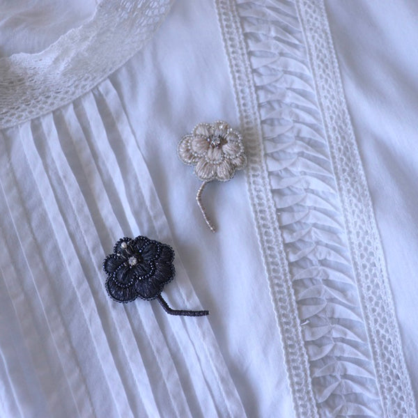 【北浜(大阪)】小林彩乃刺繍ブローチ「Mum（マム）」