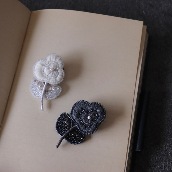 【二子玉川(東京)】小林彩乃刺繍ブローチ「rose（ローズ）」