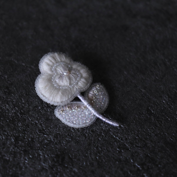 【二子玉川(東京)】小林彩乃刺繍ブローチ「rose（ローズ）」