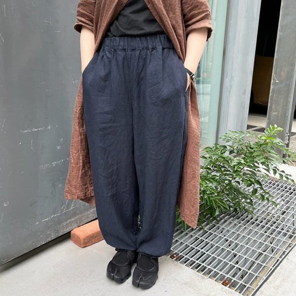 モデル身長：154cm　小柄な場合は裾がゆったり。丈の調節も可能です。使用生地：リパリストーンウォッシュ/ネイビー
