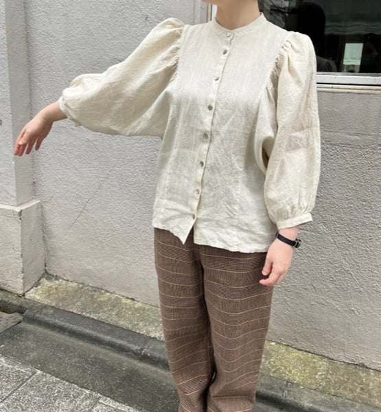 ボリュームのある袖がポイントです。